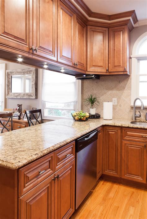 traditional maple kitchen cabinets